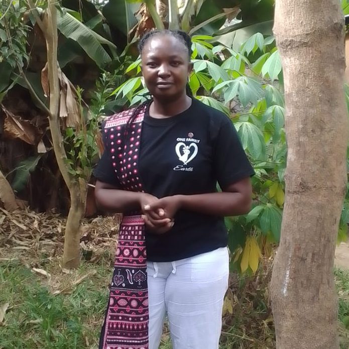 Selina Mwatsuma Selina Mwatsuma ist eine der Frauen in Kenia welche Kinder und Mütter in Not, dank der Spenden von One Family One Earth unterstützen kann.